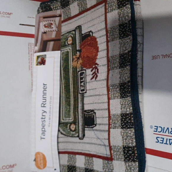 😇 Tapestry table runner - Picture 2 of 6